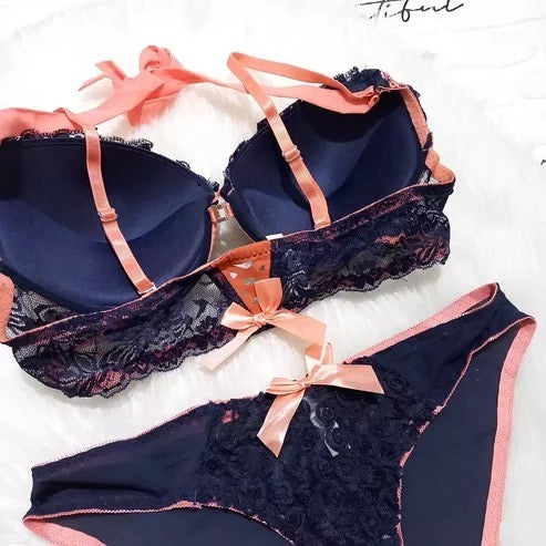 Victoria’s Secret – Front Open 2-in-1 Shoulder Straps Wired Push-Up Bra & Panty Set